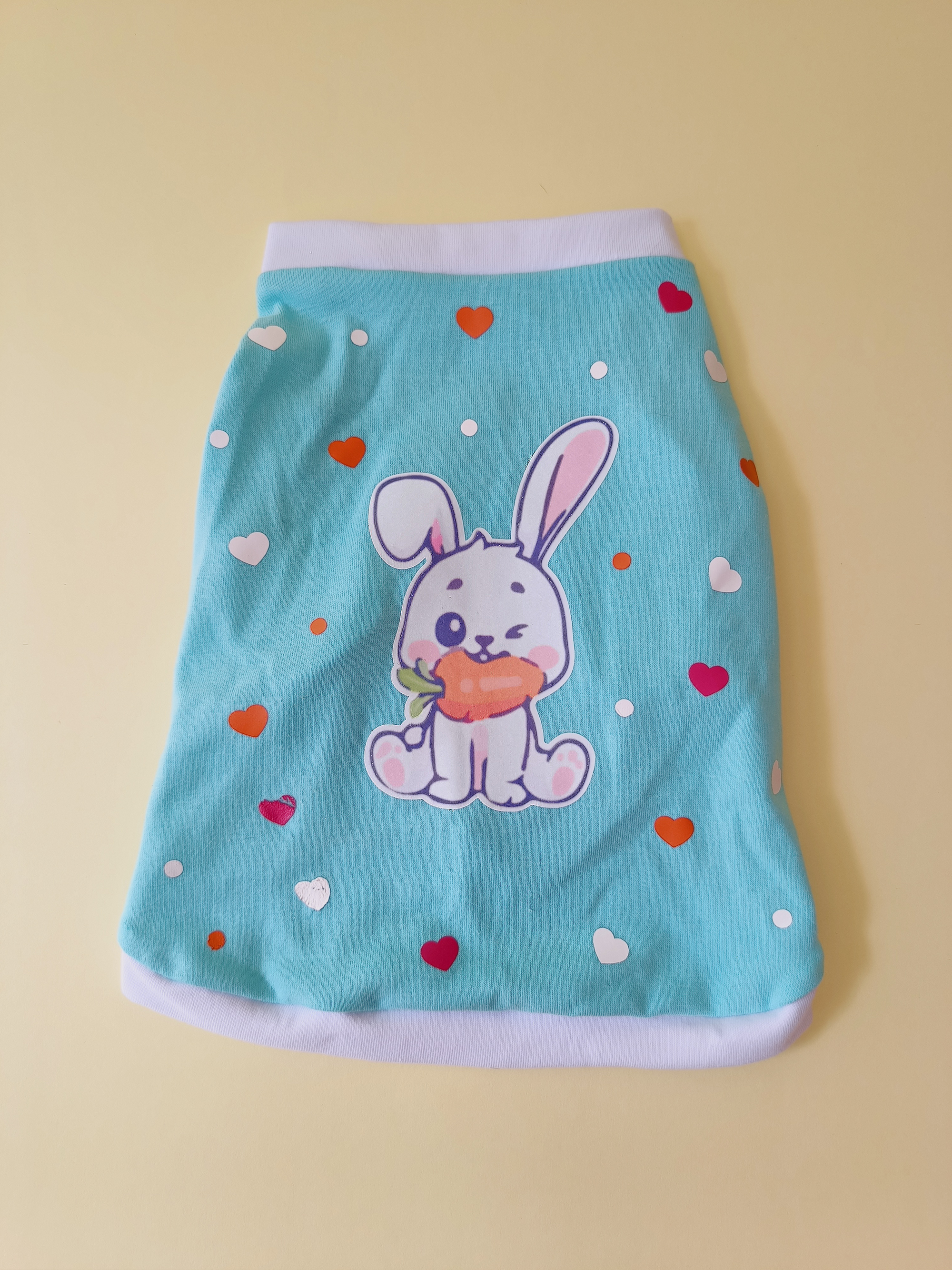 Diseño "Conejito y Corazones" - Ropa para mascotas