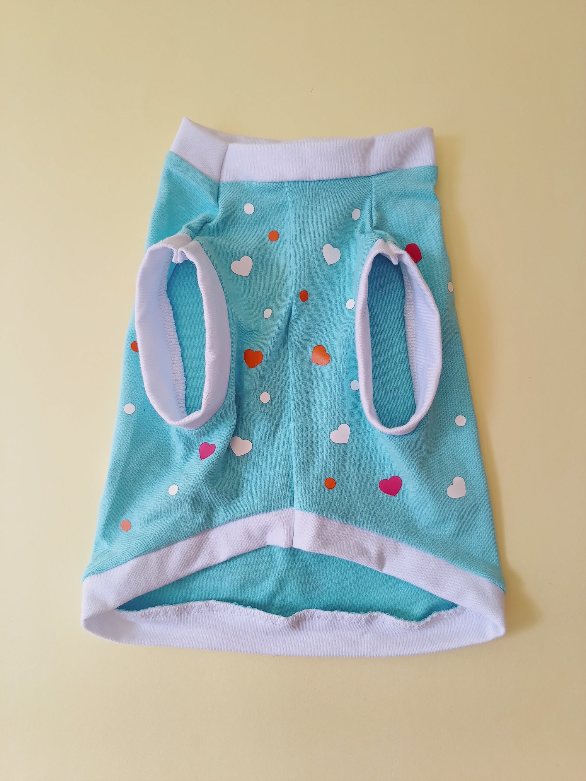 Diseño "Conejito y Corazones" - Ropa para mascotas