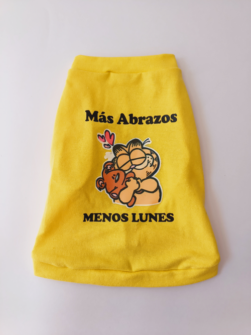 "Más Abrazos y Menos Lunes" de Garfield - Ropa para mascotas