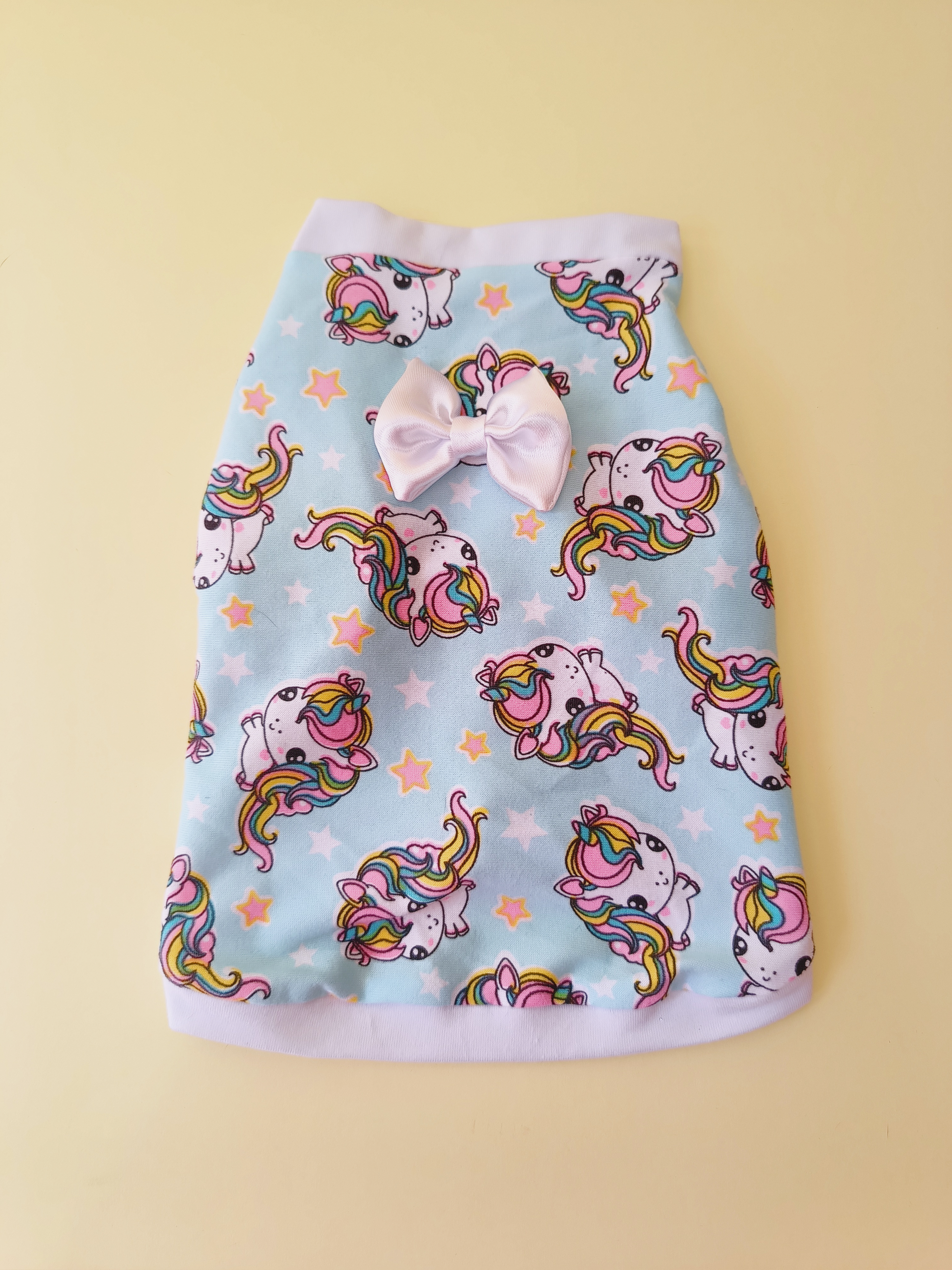 Diseño Patrón de Unicornios con Moño - Ropa para mascotas