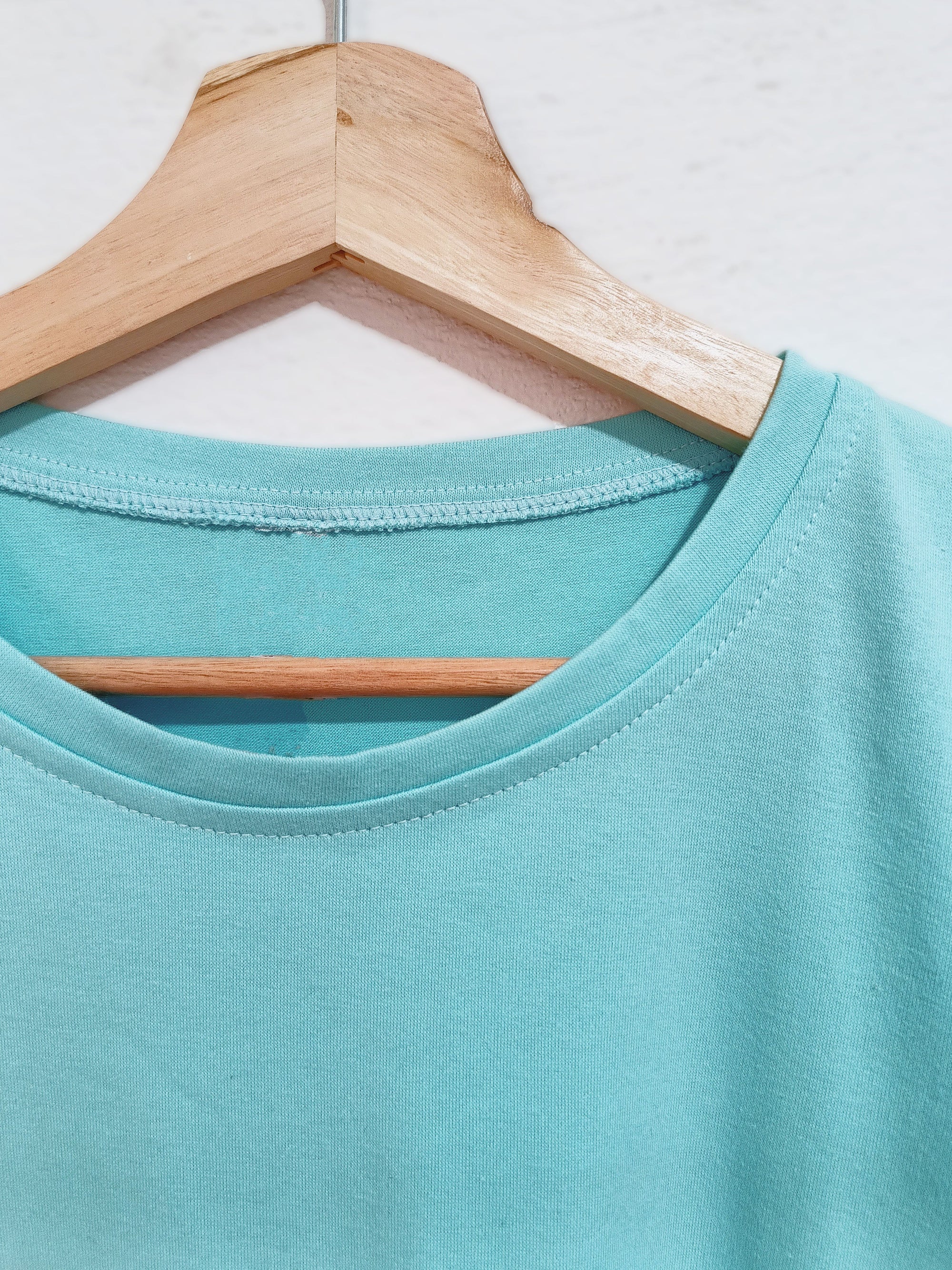Camiseta Básica Azul Cielo para Mujer